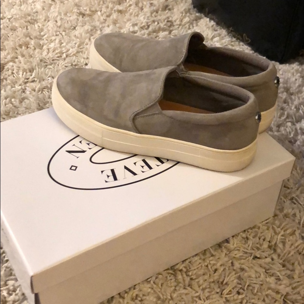 Steve Madden mauve / nude slip on sneakers